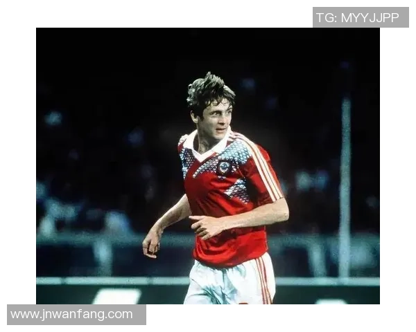 21世纪初足球传奇巨星们的辉煌足迹与时代印记