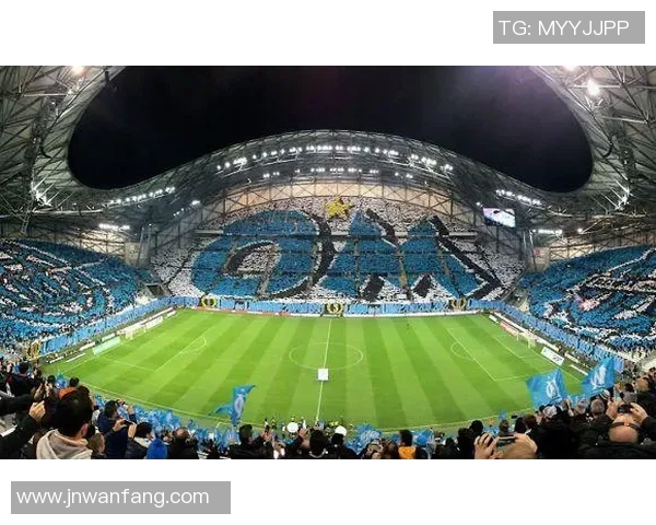 足球明星私人空间揭秘:一窥球场外的生活与独特房间设计 足球明星私人空间揭秘:一窥球场外的生活与独特房间设计