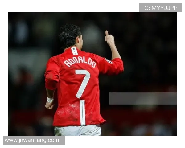 曼联足球传奇球星海报全新发布 展现红魔豪门风采