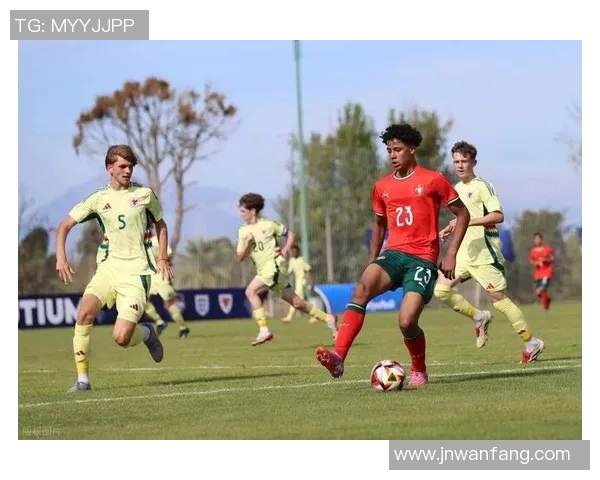 足球球星以鞠躬姿态致敬球迷展现体育精神与谦逊风范